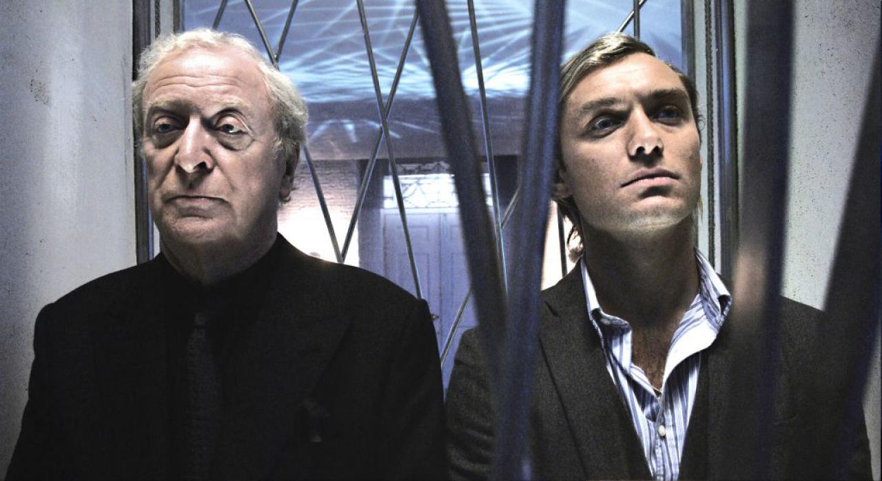 [21/12/2007] Konkurrenten: Andrew (Michael Caine, l.) und Milo (Jude Law)