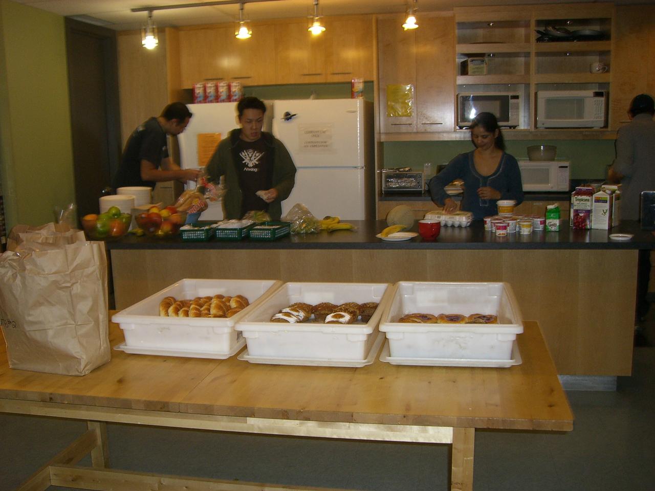 [20/03/2008] Ein feiner Zug von Bioware: Jeden Morgen liefert ein Catering-Service Frühstück für die Mitarbeiter.