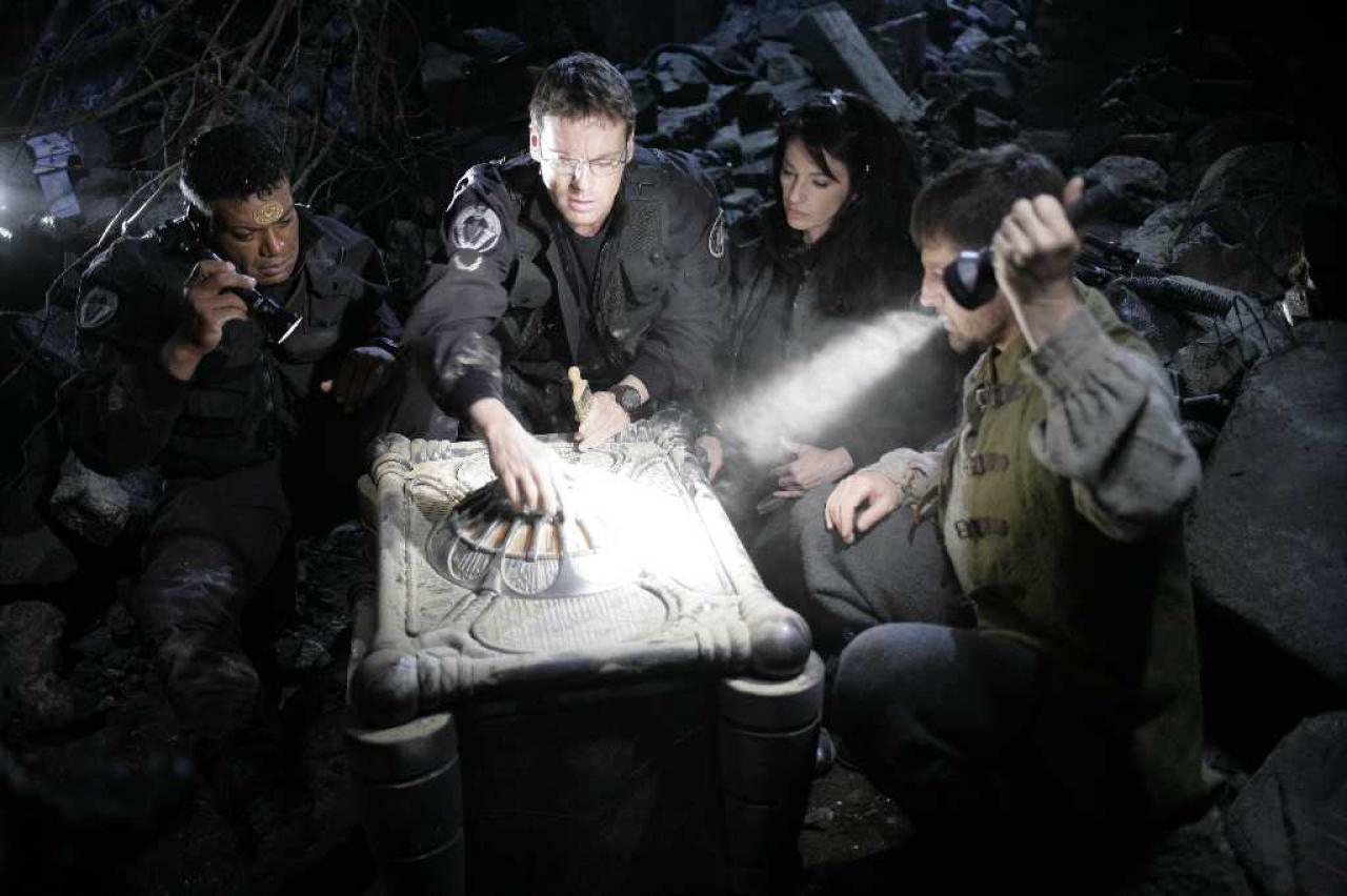 [29/04/2008] Das SG-1-Team ist auf der Suche nach einer geheimnisvollen Lade. 