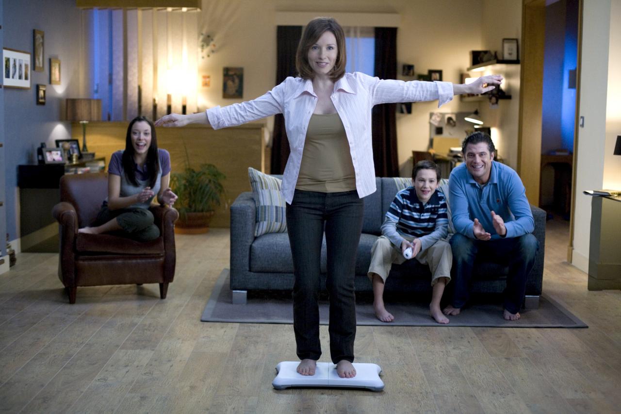 [04/04/2008] ...Familienaktivitäten - Wii Sports, verschiedene Kinect- und Party-Spiele oder einfache Jump & Runs: Ob die Eltern nun Videospiel-affin sind oder nicht, eine Gelegenheit, mit den Kindern gemeinsam virtuellen Spaß zu haben, bietet sich sehr schnell. Eltern, die sich wünschen, mehr Zeit mit ihren Kindern zu verbringen, die überaus gern Videospiele spielen, können dies also dank eines üppigen Angebots an entsprechenden Spiele-Titeln miteinander kombinieren. Sprichwörtlich Spaß für die ganze Familie.