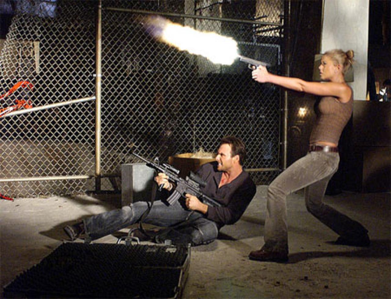 [12/06/2008] Alone in the Dark! Eine wunderschön unterhaltsame Spielereihe. Als Film taugt die Story aber gerade mal dazu, einen friedlich alleine im Dunkeln vor dem Fernseher einschlafen zu lassen. Dieser Film ist so langsam und sinnlos, dass man ihm einfach nicht mehr folgen will. Das arme Spiel hat doch niemandem etwas getan!