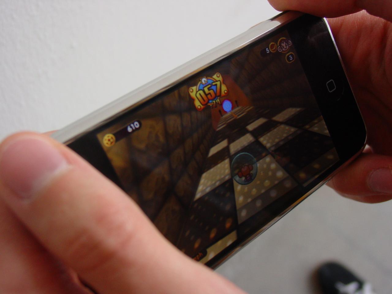 [21/07/2008] Der Sensor hilft, Spiele auf dem iPhone zu steuern.