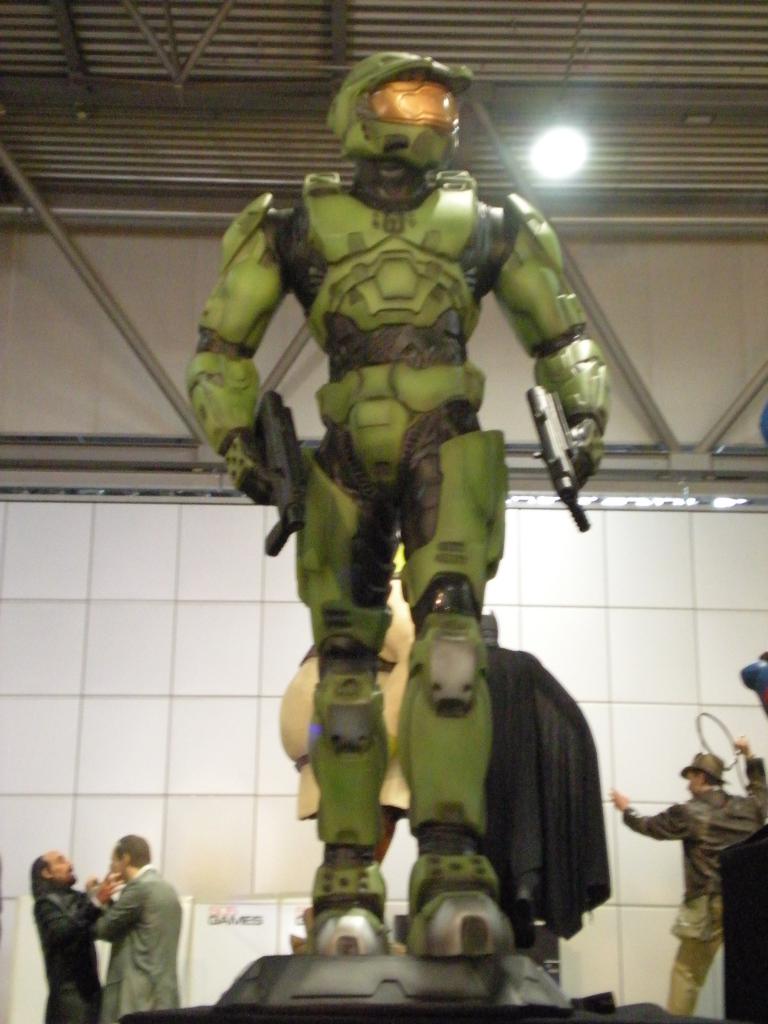 [19/08/2008] Der Master-Chíef des Xbox-360-Bestsellers Halo posiert für die Fotografen.