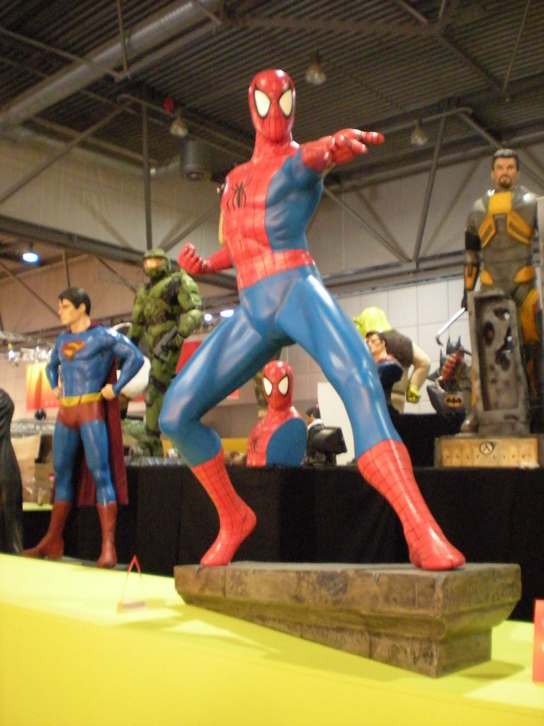 [19/08/2008] Pfui Spinne? Von wegen: Dieser täuschend ähnliche Spiderman wirbt für das Spiel zum Film.