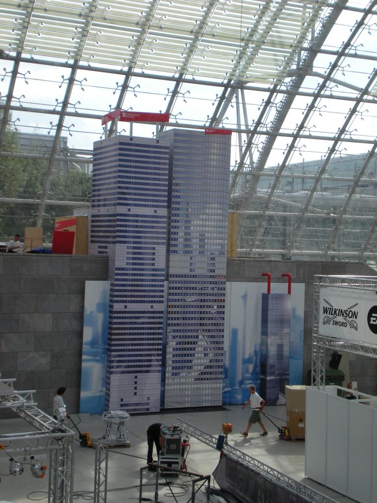[18/08/2008] In der Glashalle hat Electronic Arts eine Kletterwand aufgebaut, an der Mutige das Mirror's Edge-Gefühl hautnah erleben können.