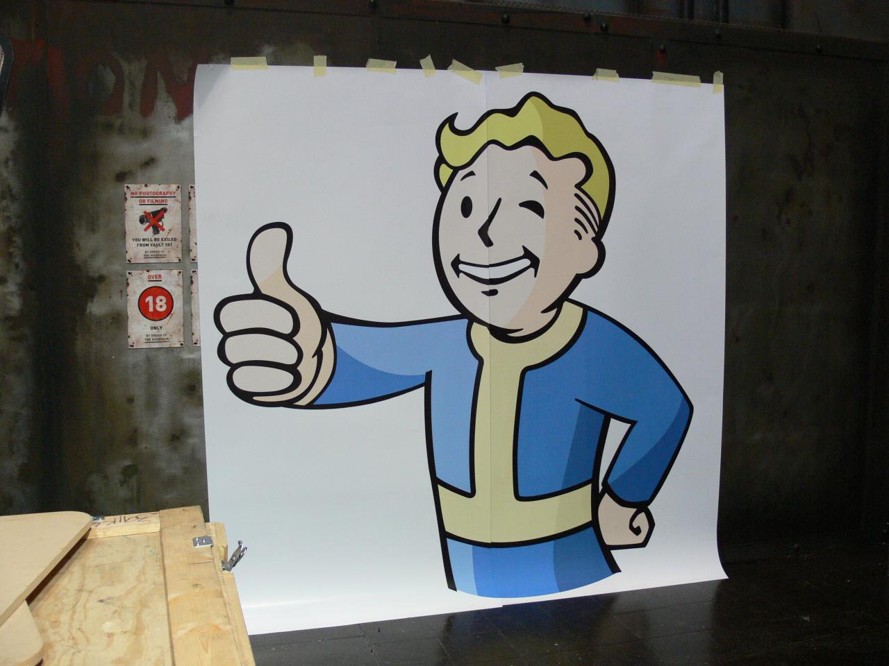 [18/08/2008] Und auch wenn das Kerlchen etwas anderes suggeriert: Fallout 3 gibt's nur für Erwachsene.