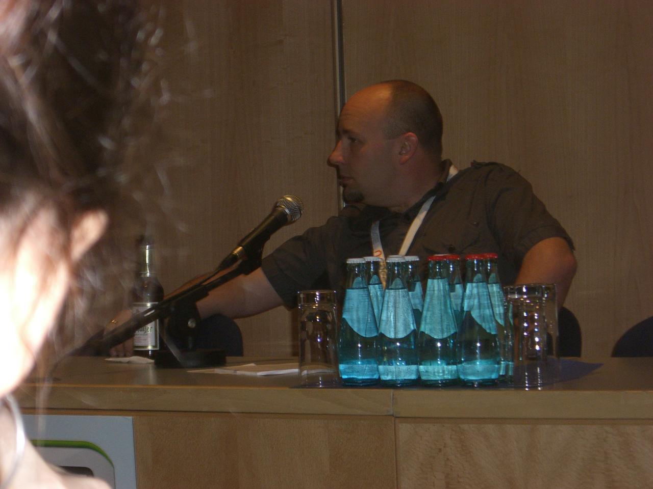 [20/08/2008] Michael Capps wird nicht müde, die Vorzüge der Unreal-Engine 3 zu preisen. Und stimmt ansonsten mit den anderen Diskuttanten überein.
