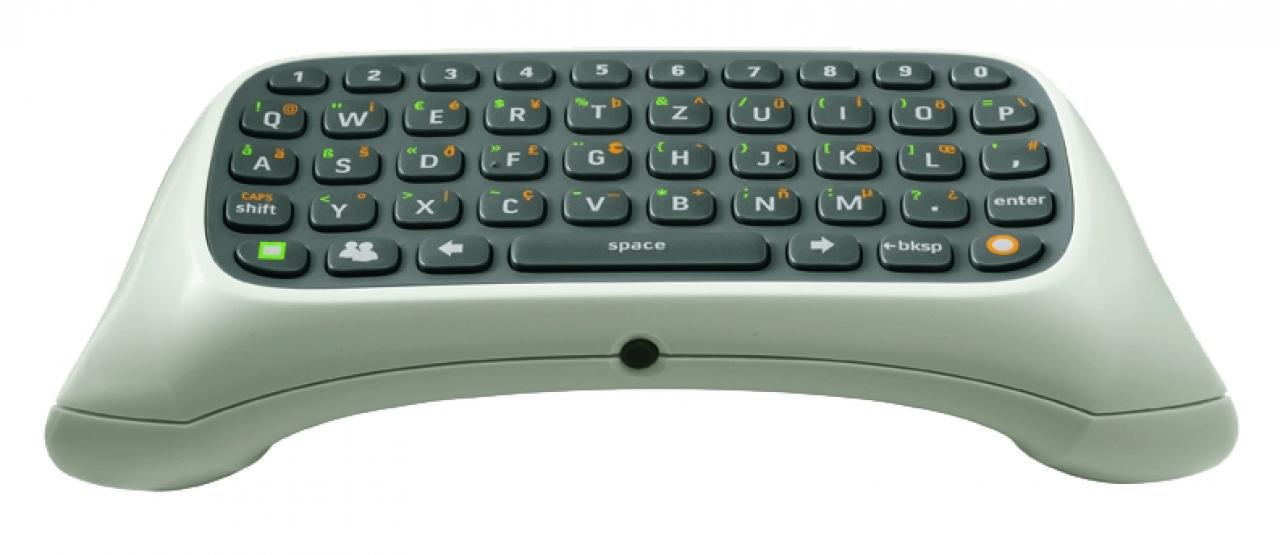 [19/08/2008] 4. September 2007: Das Xbox Messenger-Kit erblickt das Licht der Spielewelt und ermöglicht Tastatureingaben am Controller.