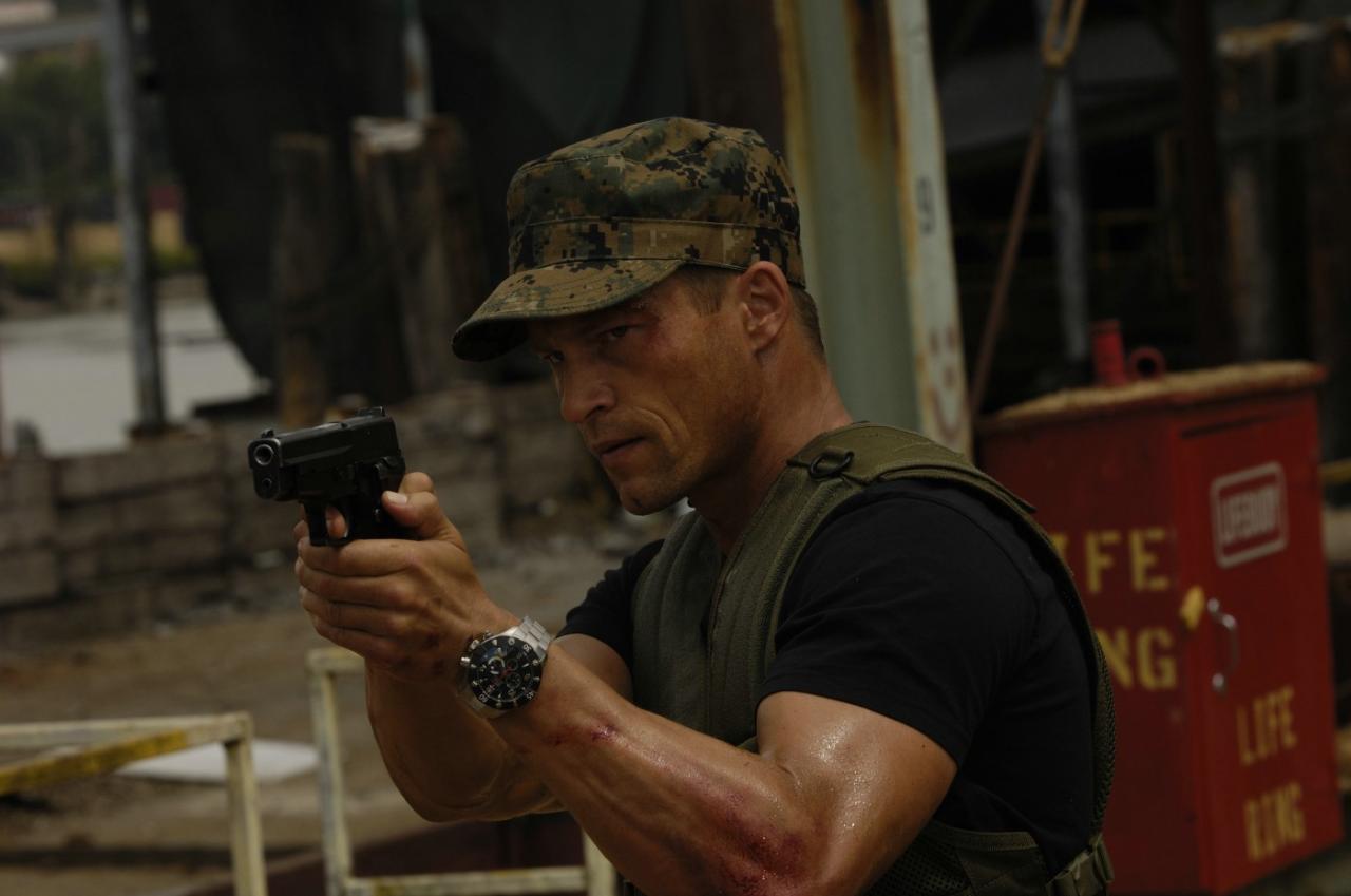 [06/08/2008] Was hat Til Schweiger mit Far Cry zu tun? Gar nichts! Wohl ein Grund mehr, warum der Film ziemlich gefloppt ist und man sich kaum mehr an ihn erinnern will. Kritiker bemängelten platte Gags, sinnlose Dialoge und dumme Klischees, also Markenzeichen Uwe Bolls. Leider war der Film nicht witzig sondern ein riesiges WTF?