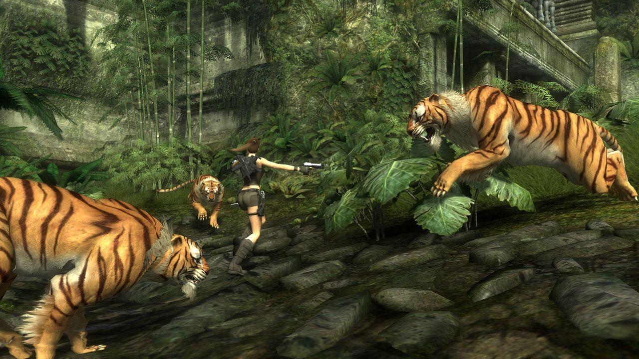 [22/01/2009] Tomb Raider: UnderworldSollten Redakteure tunlichst vermeiden: die Ich-Form. Das letzte Mal als ich über Lara Croft sinnierte, brachte mir das den Horn des Monats ein (siehe ungünstig getroffenes Foto in PC Games Ausgabe 02/09). Damit das nicht wieder passiert, fasse ich mich kurz: In Tomb Raider: Underworld gibt es auch ein Dschungel-Level.Größter Unterschied zum Dschungel-Camp: Laras Brüste werden nicht „durch die Mangel gedreht“ (Zitat RTL 