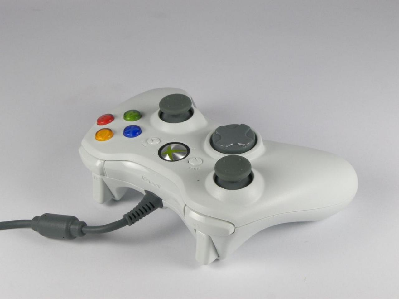 [26/02/2009] Der kaputte ControllerJeder Videospieler scheint mindestens einen nicht funktionierenden Controller zu Hause liegen zu haben, dem man im Falle einer Niederlage immer die Schuld zuschieben kann. Die arme Hardware kann sich ja nicht wehren.