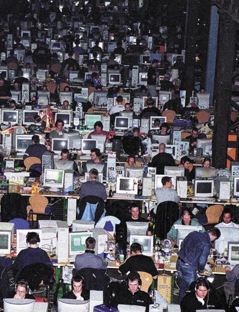 [18/03/2009] Hunderte von Spielern treten auf LAN-Partys gegeneinander an. Sportlichkeit steht an erster Stelle. Die dargestellte Gewalt empfinden die meisten als lästig, weil sie ablenkt.