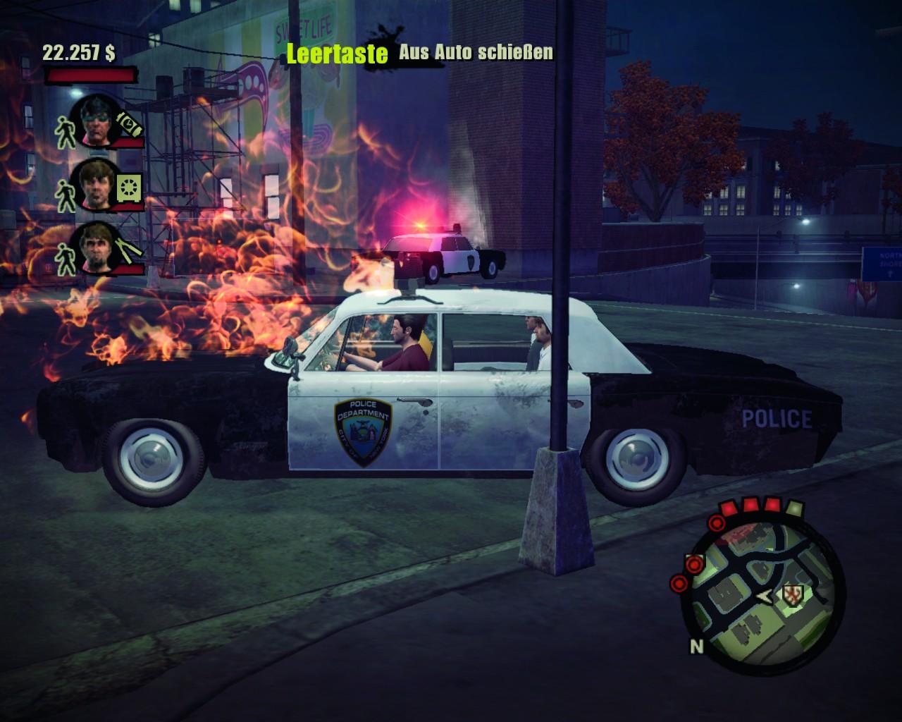 [08/04/2009] Der Protagonist Dominic (am Steuer) und seine Truppe schnappten sich ein Polizeiauto. Doch so wie es aussieht, ist ihre Fahrt bald zu Ende.