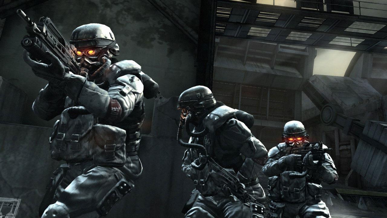 [24/05/2009] Killzone 2, 2009 Ein dummes Volk sind sie ja nicht, die Helghast aus Killzone 2. Da sind sich viele Spieler einig, die in zahlreichen Foren und Blogs, lobende Worte über die KI der Außerirdischen verlieren. Tatsächlich gehen die Gegner ähnlich clever vor, wie in FEAR: Während ein Trupp das Feuer auf sich zieht, versuchen andere unbemerkt einen Hinterhalt zu legen.