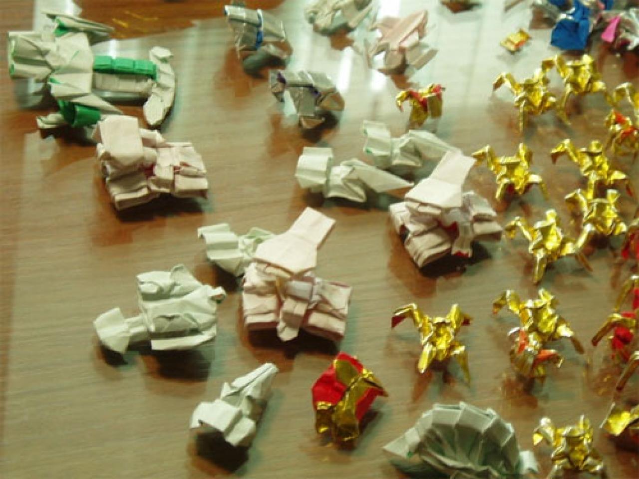 [12/06/2009] Starcraft-Figuren mit Origami-Technik gefaltet (4)