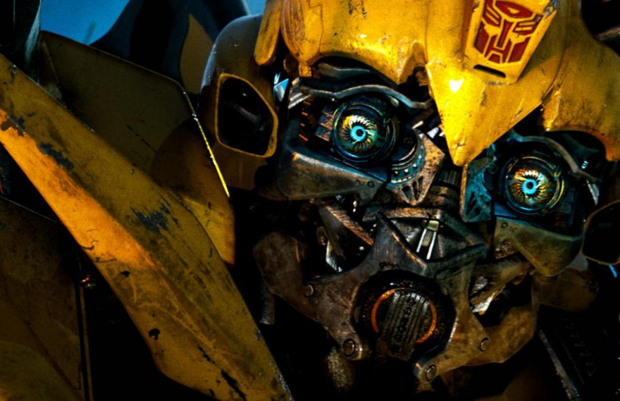 [25/06/2009] Unsere neue Nummer 1: Transformers: Die Rache von Michael Bay (seit dem vergangenen Donnerstag in den Lichtspielhäusern zu sehen). Der Starregisseur legt mit dem zweiten Teil rund um die Transformers noch eine “effektvolle” Schippe drauf und zieht alle Register der Visual Effects-Kunst. Michael Bay demonstriert mit Transformers 2 auf eindrucksvolle Weise, was heutzutage mithilfe von Computern alles auf die große Kinoleinwand projiziert werden kann. Quelle:Dream Works Pictures