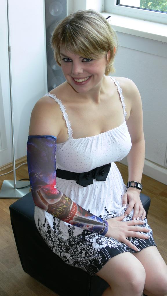 [01/07/2009] Preis: Original Dragon-Age-Tattoo-Armband, präsentiert von unserer Praktikantin Sandra Friedrichs