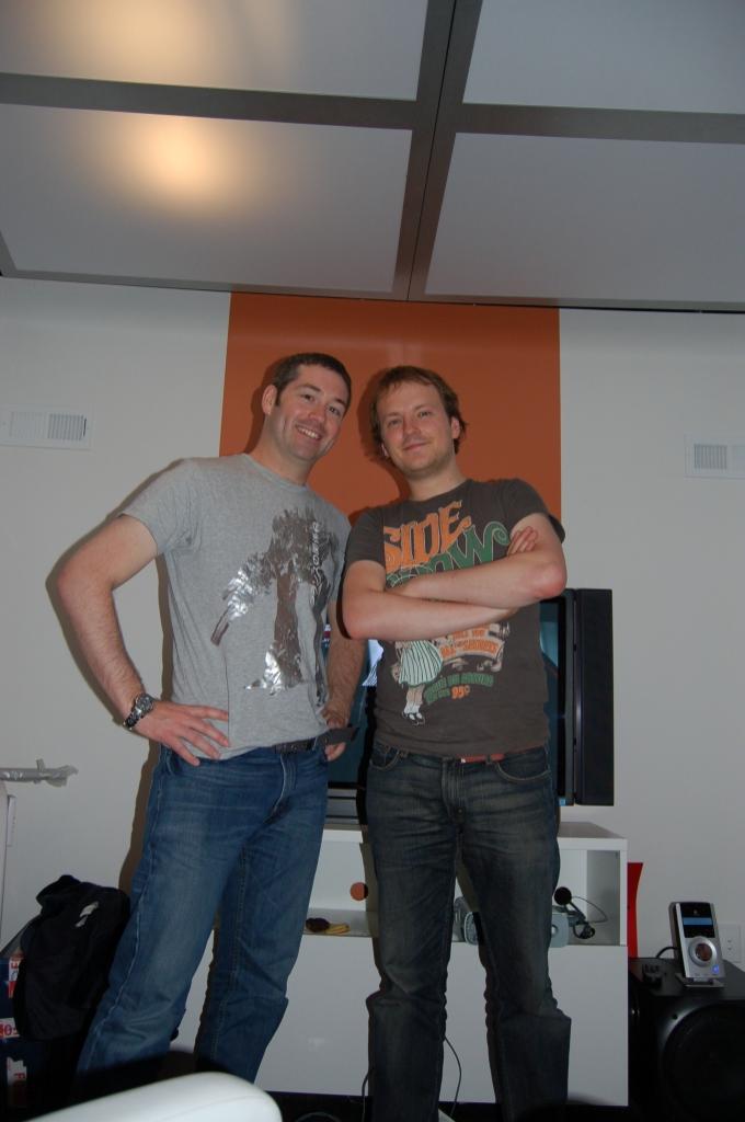 [17/07/2009] Computec Games Group-Redakteur Sebastian Stange (rechts) mit Maxime Béland, Kreativ-Direktor von Splinter Cell: Conviction.