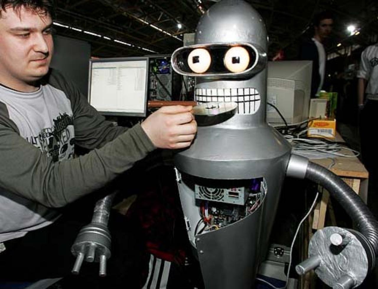 [24/07/2009] Der Bender-Casemod, dem Vorbild aus Matt Groenings Serie Futurama nachempfunden. Darin werkelt ein miniTX PC. 4 Monate benötigten die Modder, 370 US-Dollar mussten sie investieren.