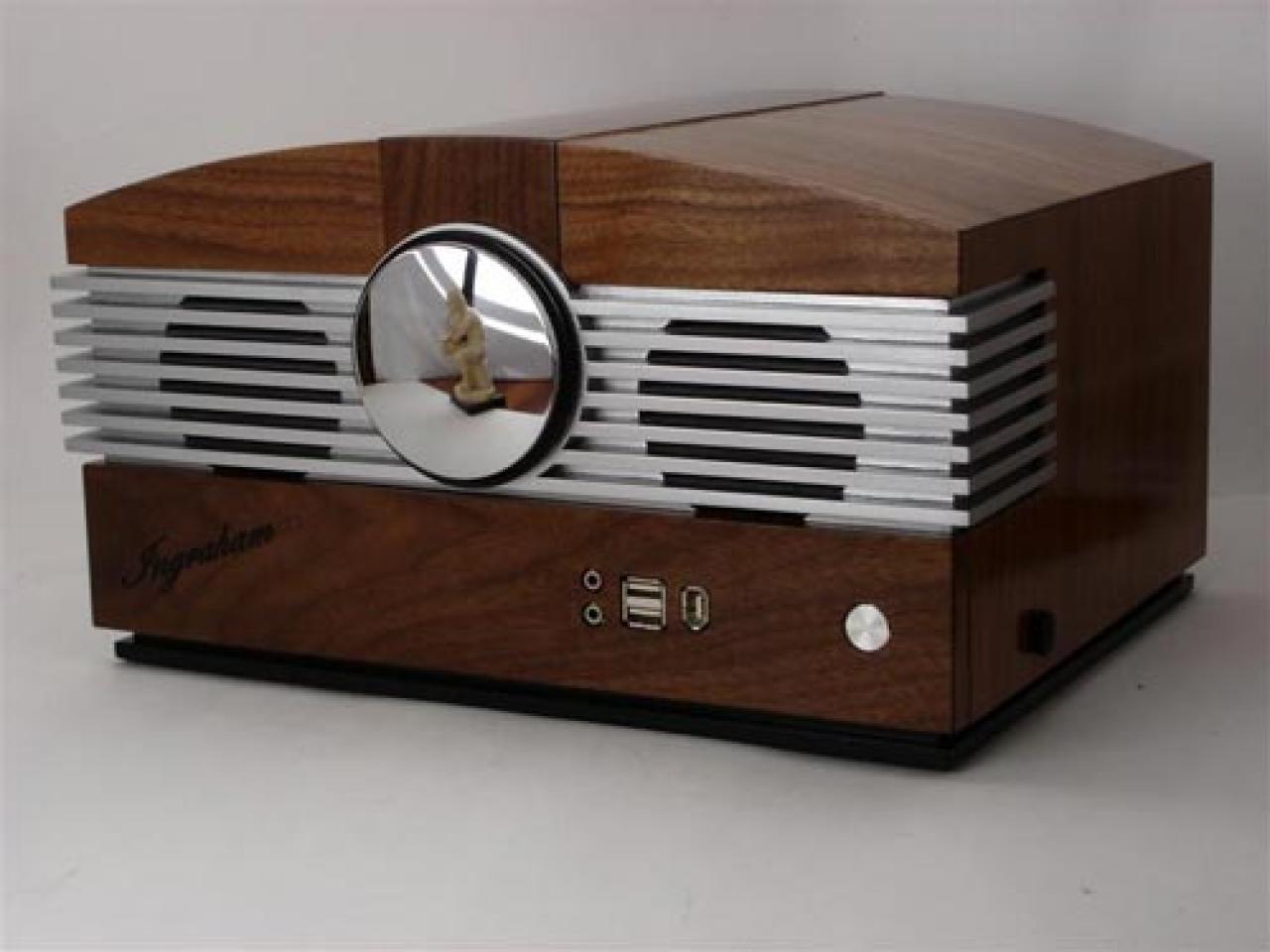 [24/07/2009] Die Radio-Mod. Das Radio funktioniert nicht mehr. Dafür haust jetzt ein PC im Gehäuse.