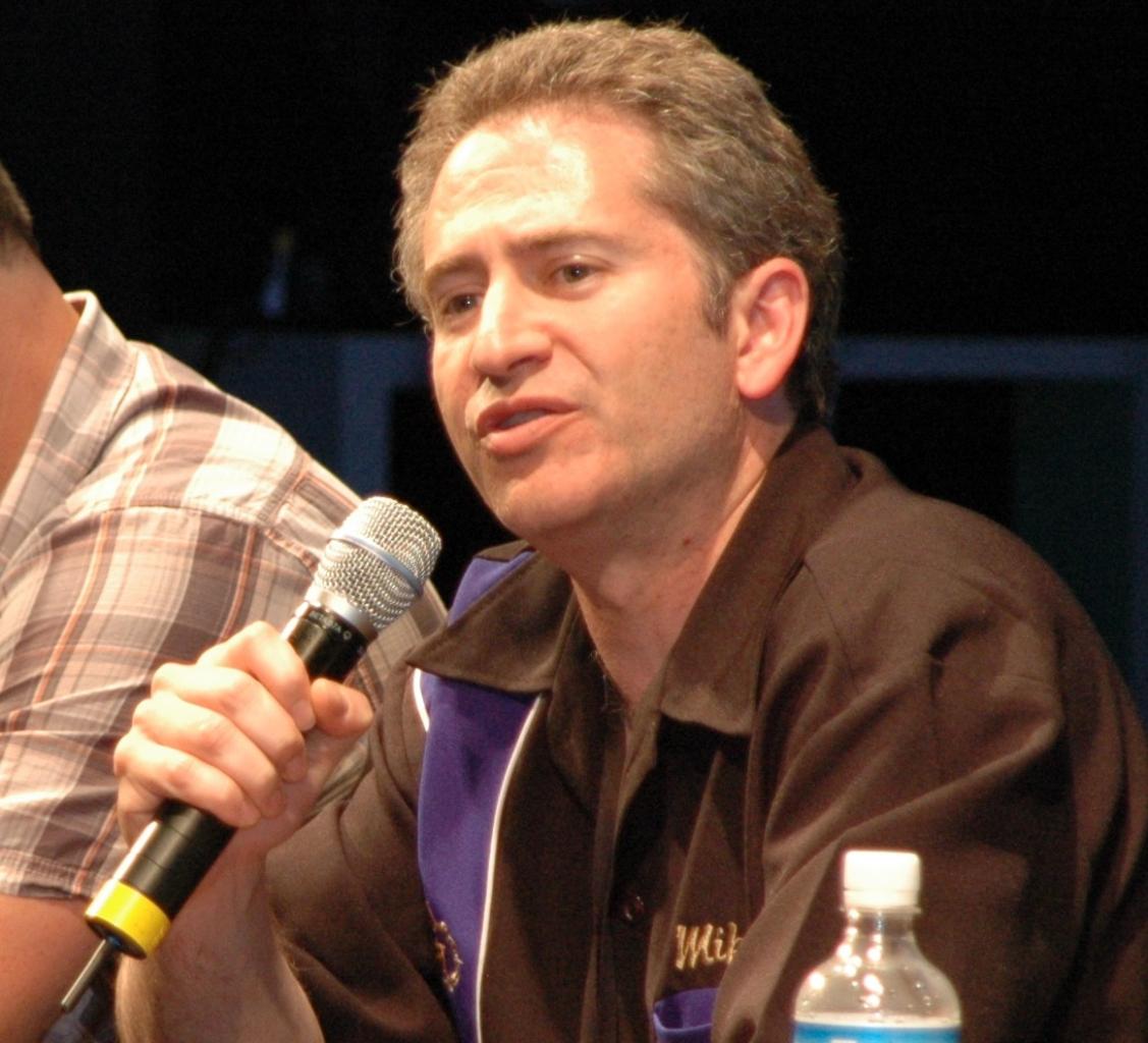 [22/08/2009] Da Blizzard Entertainment dieses Jahr geplant hat, mindestens zwei große Titel auf den Markt zu bringen, dürfte es auch ein gutes Geschäftsjahr für Mike Morhaime, den Leiter des Unternehmens, werden. Seine vertraglich festgesetzte Abfindungssumme liegt übrigens angeblich doppelt so hoch wie die von Activision-CEO Kotick.