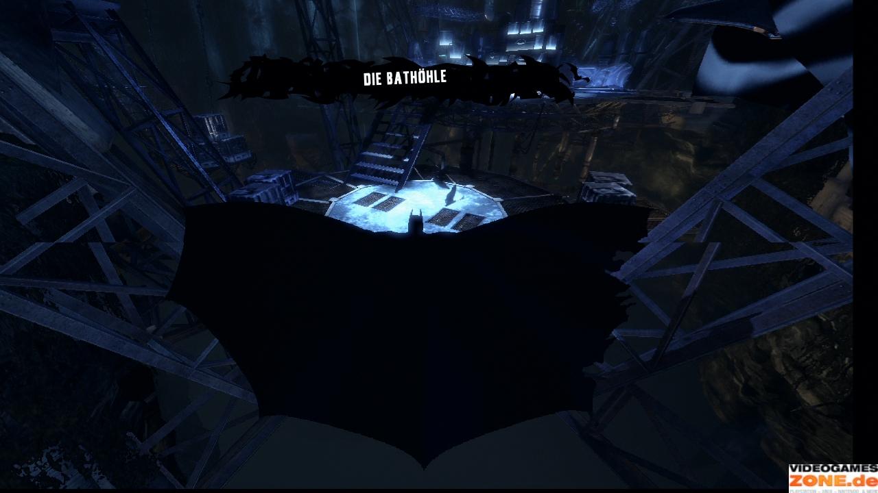 [09/09/2009] Elegant gleitet Batman auf die Plattform, auf der sich seine Computerausrüstung befindet.