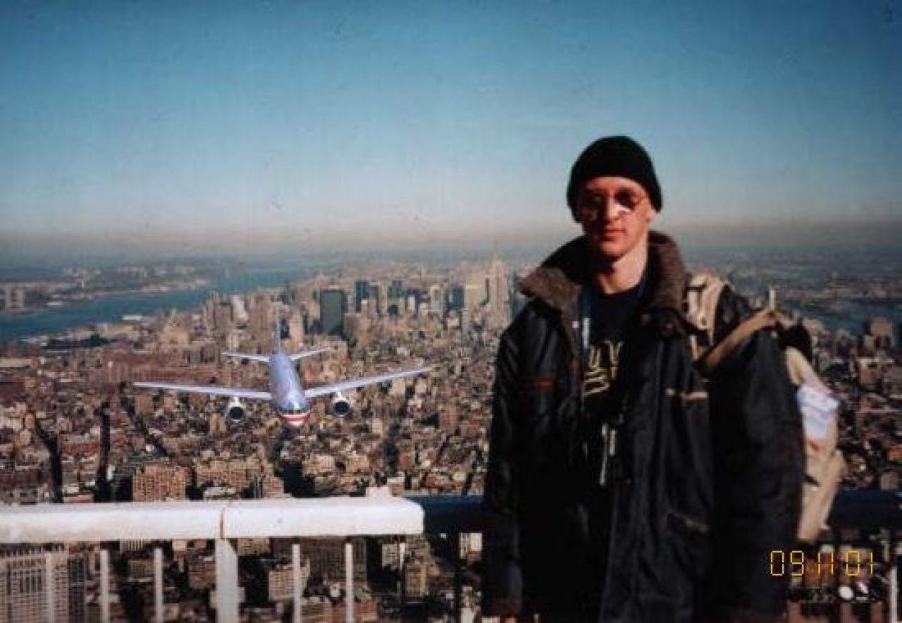 [03/09/2009] 2001: Tourist Guy. Das Bild tauchte kurz nach den tragischen Ereignissen des 11. September 2001 auf. Zahlreiche Variationen zeigten den 
