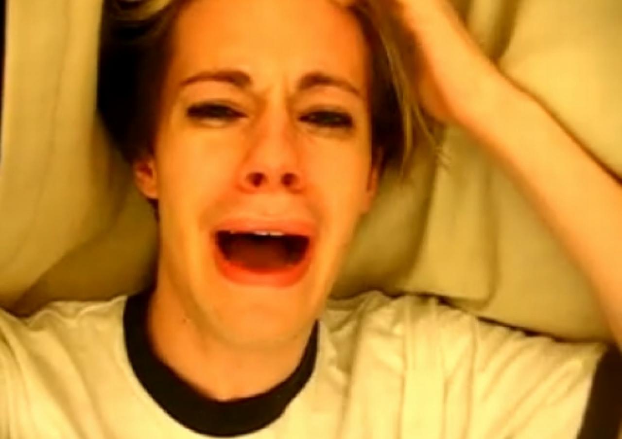 [03/09/2009] 2007: Leave Britney Alone. Ein Homosexueller, der sich darüber aufregt, dass die Presse auf Britney Spears rumhackt, der unendlich vielen Gelegenheiten wegen.