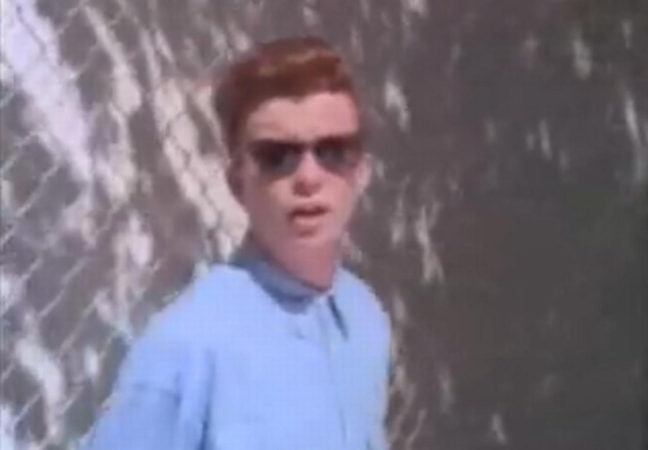[03/09/2009] 2007: Rick Roll'D. Ein simpler Streich: Jemand postet einen Link, der angeblich weiterführende Informationen zum gerade besprochenen Thema enthält, aber tatsächlich zum Video von Rick Astleys Song 