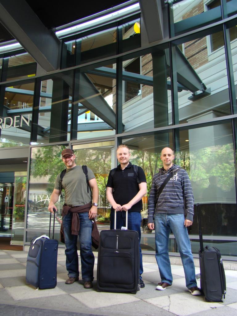 [10/09/2009] PC Games Left 4 Dead 2-Sneak Peek: Die Reisetruppe am Flughafen.