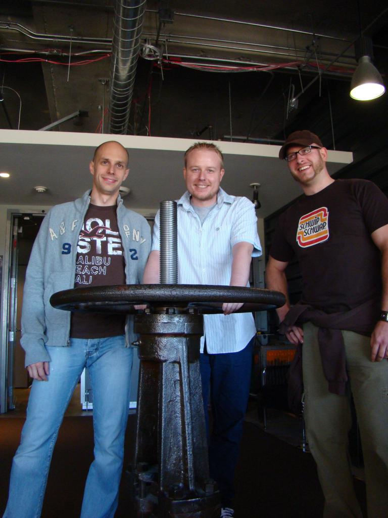 [11/09/2009] Das wohl beliebteste Motiv bei Valve: ein riesiges Ventil im Eingangsbereich.