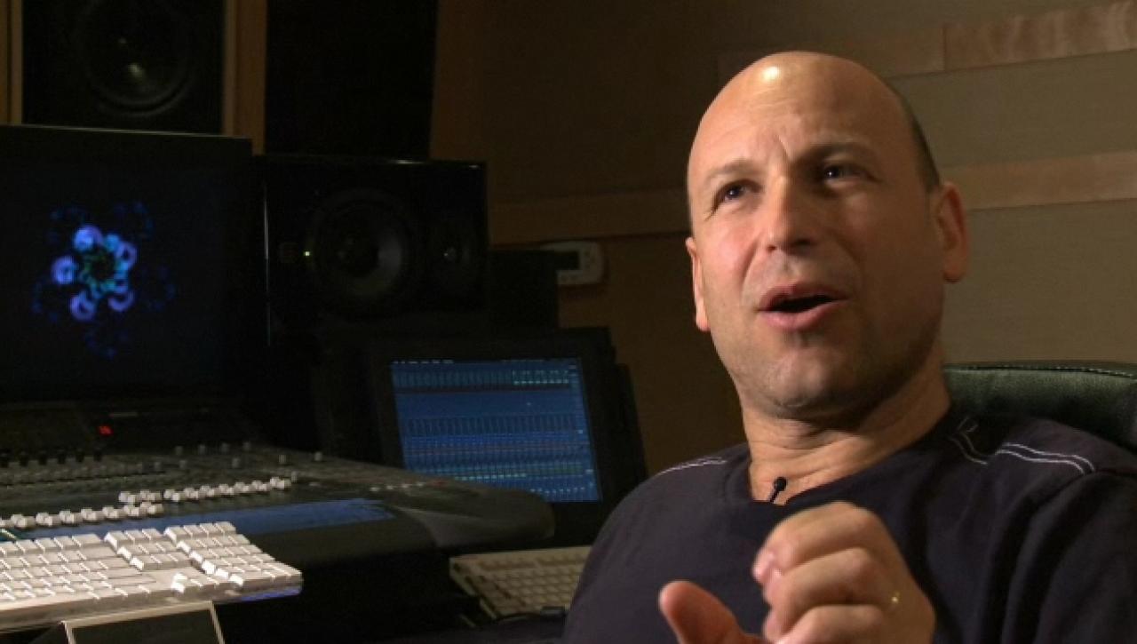 [29/09/2009] Der aus Israel stammende und in Kalifornien ansässige Komponist Inon Zur zeichnet sich für den Soundtrack von über 40 Videospielen verantwortlich, nachdem er sich zunächst auf Filmmusik und TV-Serien konzentrierte. Der mehrfach ausgezeichnete Musikkünstler ist Spielern allen voran wegen dem epischen Soundtrack zu Dragon Age bekannt. Aber auch für Spiele wie Fallout 3 und New Vegas, Crysis und Prince of Persia (2008) sowie viele weitere Titel schuf er eindringliche Spiele-Soundtracks.