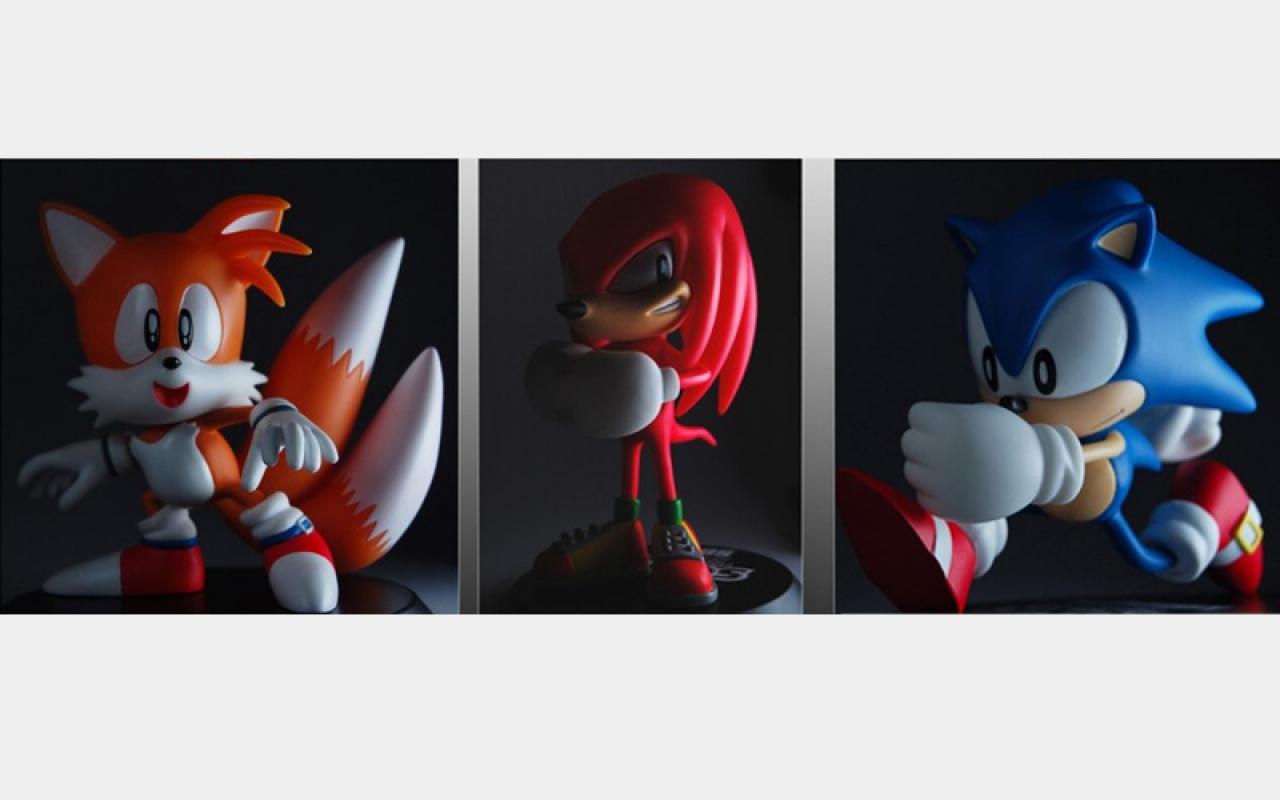 [08/09/2009] Sonic, Knuckles und Tails >>> Klein aber oho: Die Sonic-, Knuckles- und Tails-Figuren messen zwar nur 12 cm, sind dafür aber sehr hochwertig verarbeitet. Sie stammen vom US-amerikanischen Hersteller Fist4Figures, der auch Figuren zu anderen Spielen, darunter Assassin’s Creed und Red Faction: Guerrilla, designte. Wer alles drei Figuren kaufen möchte, kann das beim Amazon-Marktplatz-Händler GameLegend tätigen, um Versandkosten zu sparen. Kosten: Je ca. 14 Euro plus Versand, Shop-Links: Tails, Knuckles, Sonic.