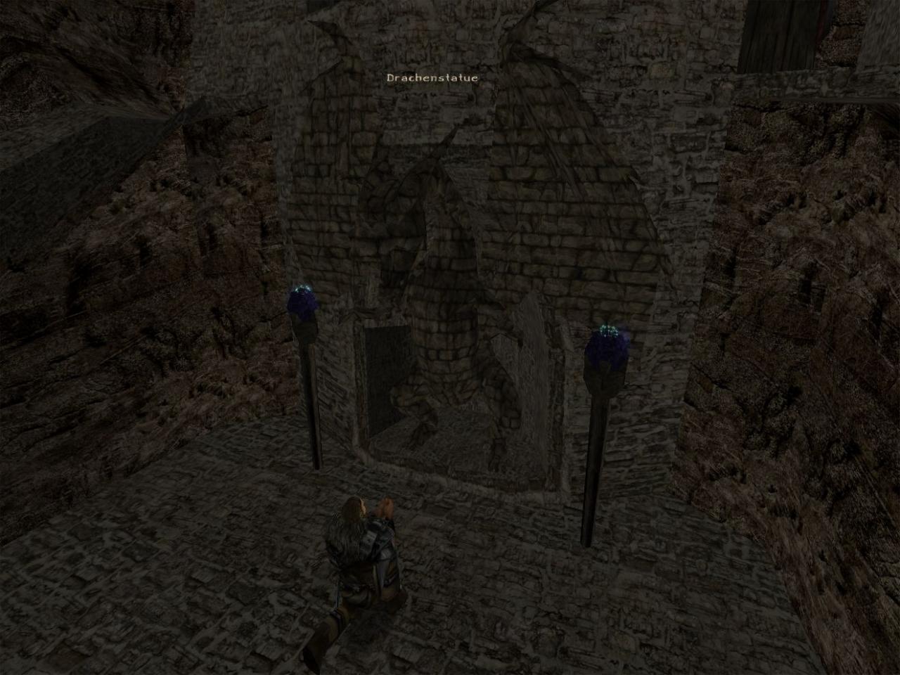 [01/10/2009] Dragon's Tale: Der Spieler betet die Statue eines Drachen an, noch nicht ahnend, was für eine böse Kreatur das ist.