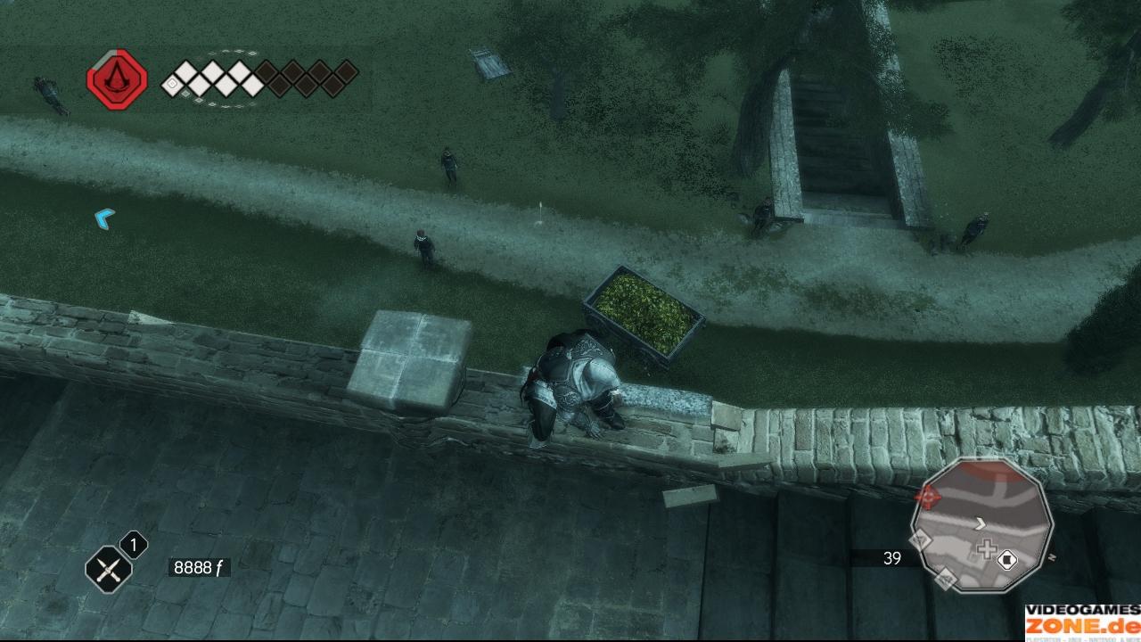 [18/11/2009] Auf der Höhe des Amphitheaters springt Ezio in den Heuwagen und wartet, bis Jacopo und seine Wächter vorbeigegangen sind. Anschließend laufen Sie in einem Bogen über die linke Seite ins Innere der Ruinenstätte und belauschen das Treffen.