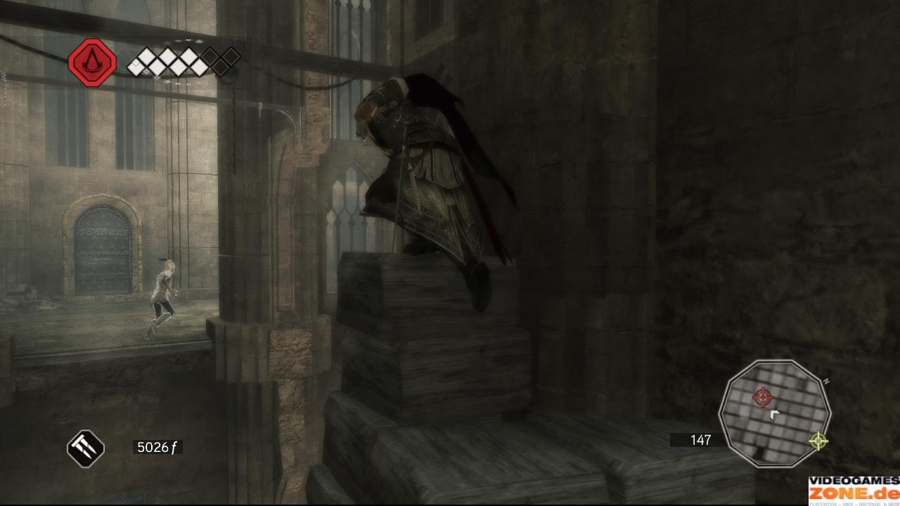 [18/11/2009] Weiter geht es bis zum ersten Gitter, das Ezio rechts umgeht. Über den nächsten Abgrund gelangen Sie mithilfe der Kisten auf der rechten Seite und der Stangen über der zerstörten Brücke.