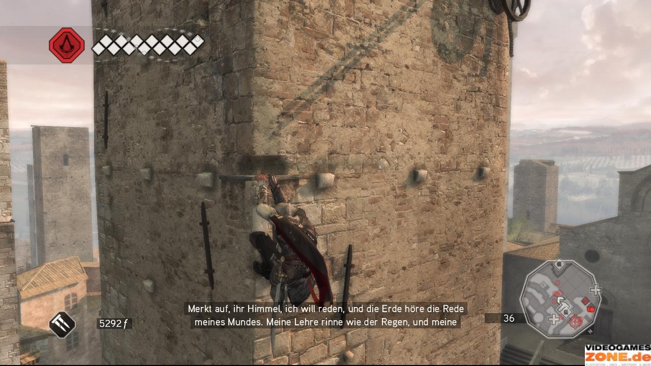 [18/11/2009] Mit einem Sprung in Richtung Süden heftet sich Ezio an einen der hervorstehenden Steine am nächsten Turm. Danach hangeln Sie sich nach links und klettern nach oben, bis Ezio zurück nach rechts und über die Vorsprünge auf die Spitze klettern kann.