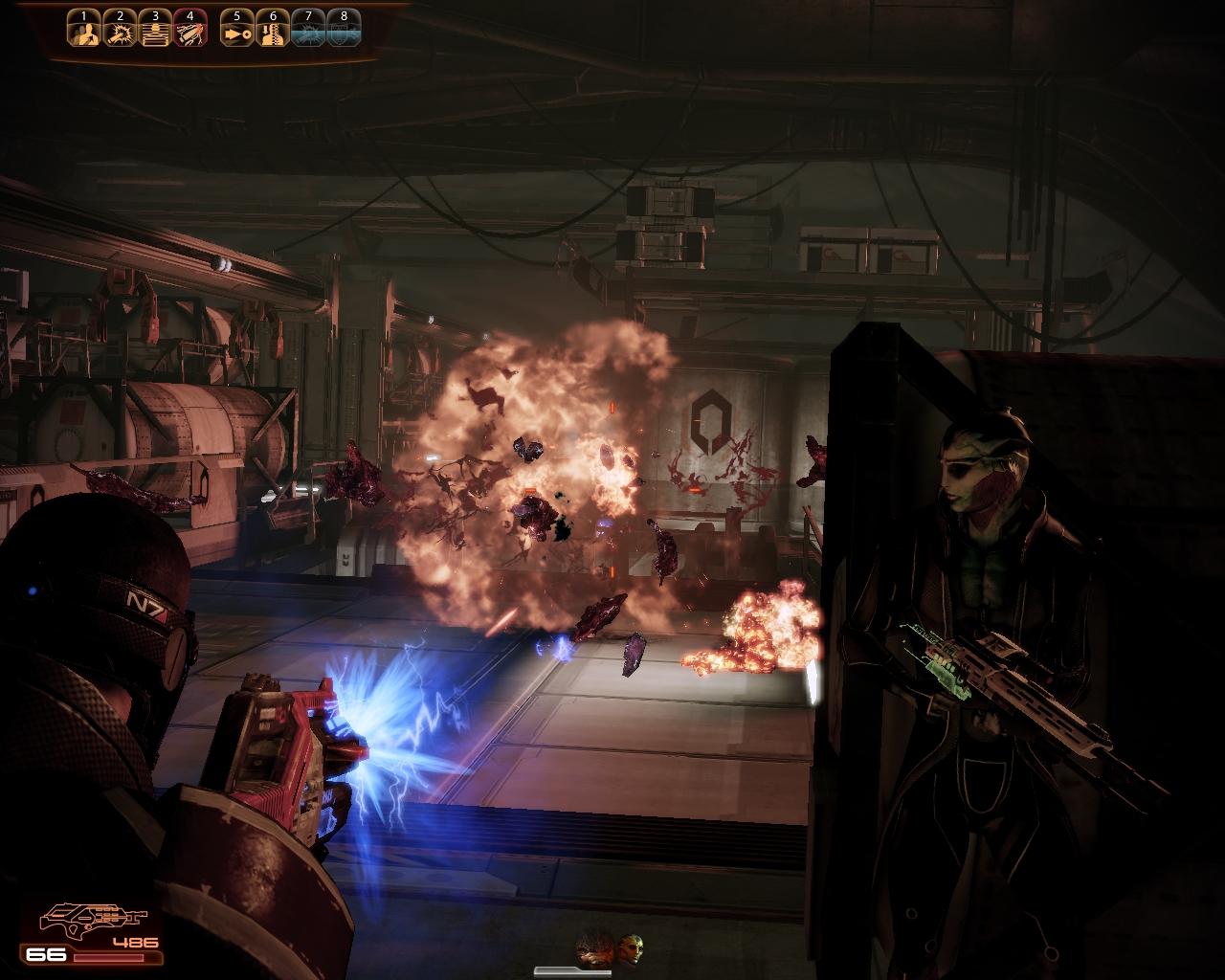 [22/01/2010] Sofort nach dem Abschuss geht Thane wieder in Deckung. Anders als in Dragon Age hat man in Mass Effect 2 nur wenige KI-Einstellungen für Teammitglieder, auch kann man ihnen nur einfache Kommandos erteilen. Doch meist verhalten sich die Kameraden auch von alleine clever genug.