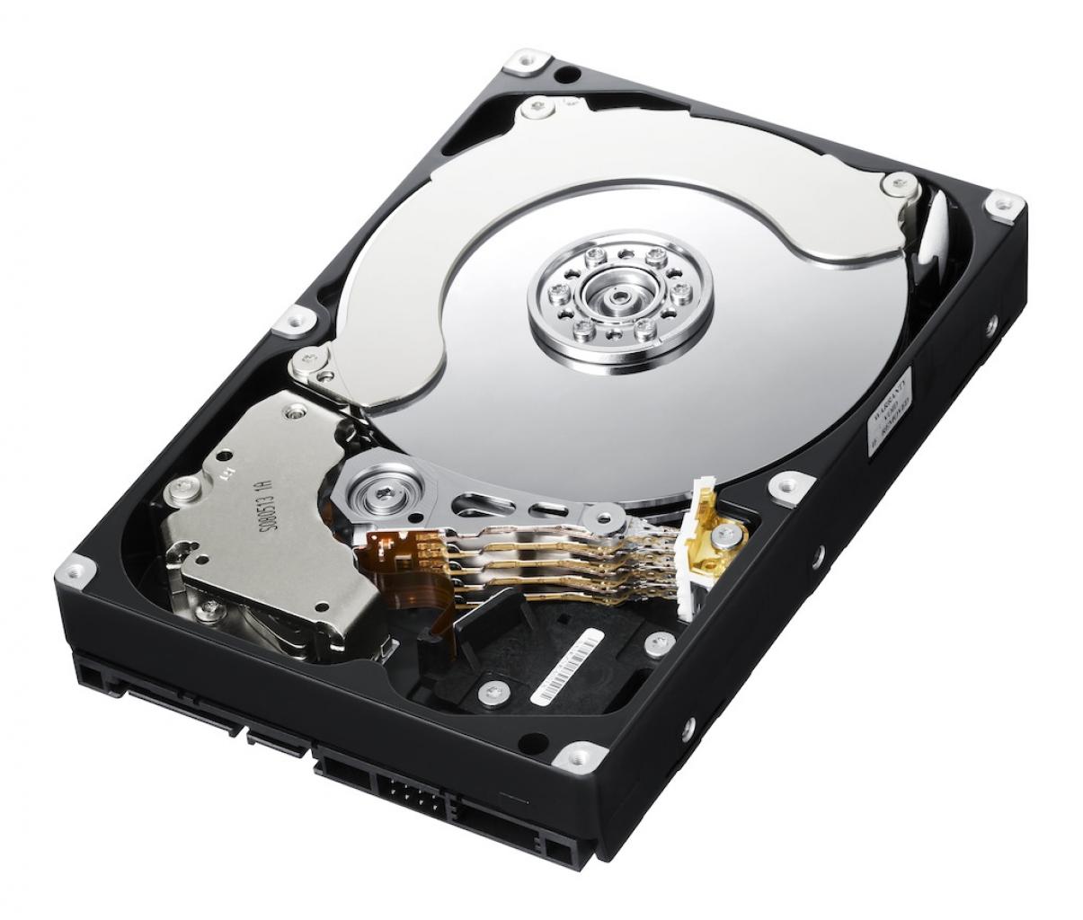 [12/02/2010] Eine offene Samsung F3: links unten die Anschlüsse für Strom und SATA, rechts die Bohrungen für die Fixierschrauben.