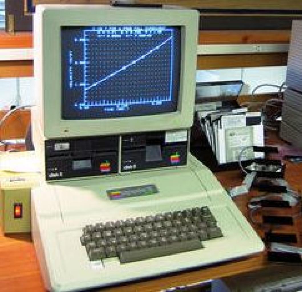 [18/03/2010] Der Apple 2 war der erste Computer, der für ein Massenpublikum hergestellt wurde. Auf dem Rechner konnten Adventures von Sierra gespielt werden. 