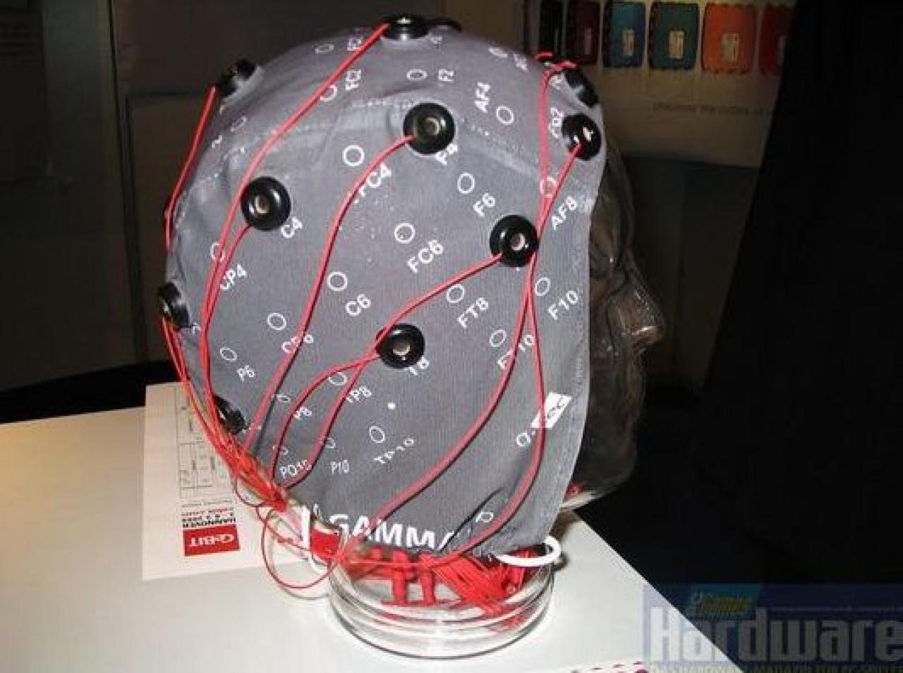 [06/04/2010] Brain-Computer Interface der Firma g.tec. Mit den Sensoren wird der Gehinstrom gemessen. 