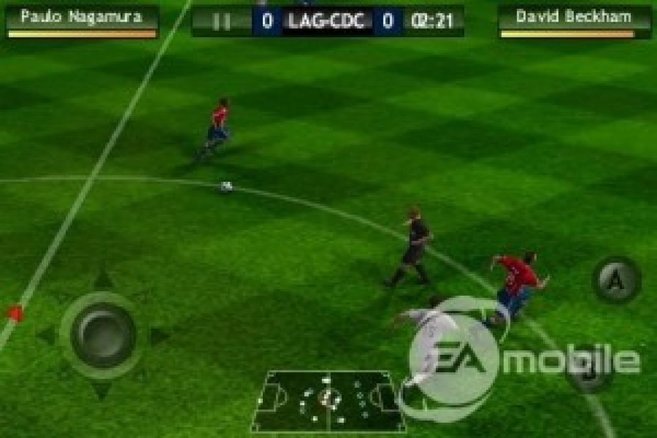 [19/05/2010] iPad und iPhone: Bis auf die eingeschränkte Sicht, für die ein mobiles Gerät wie das iPhone nicht viel kann, gibt es fast nichts an der FIFA-App auszusetzen.