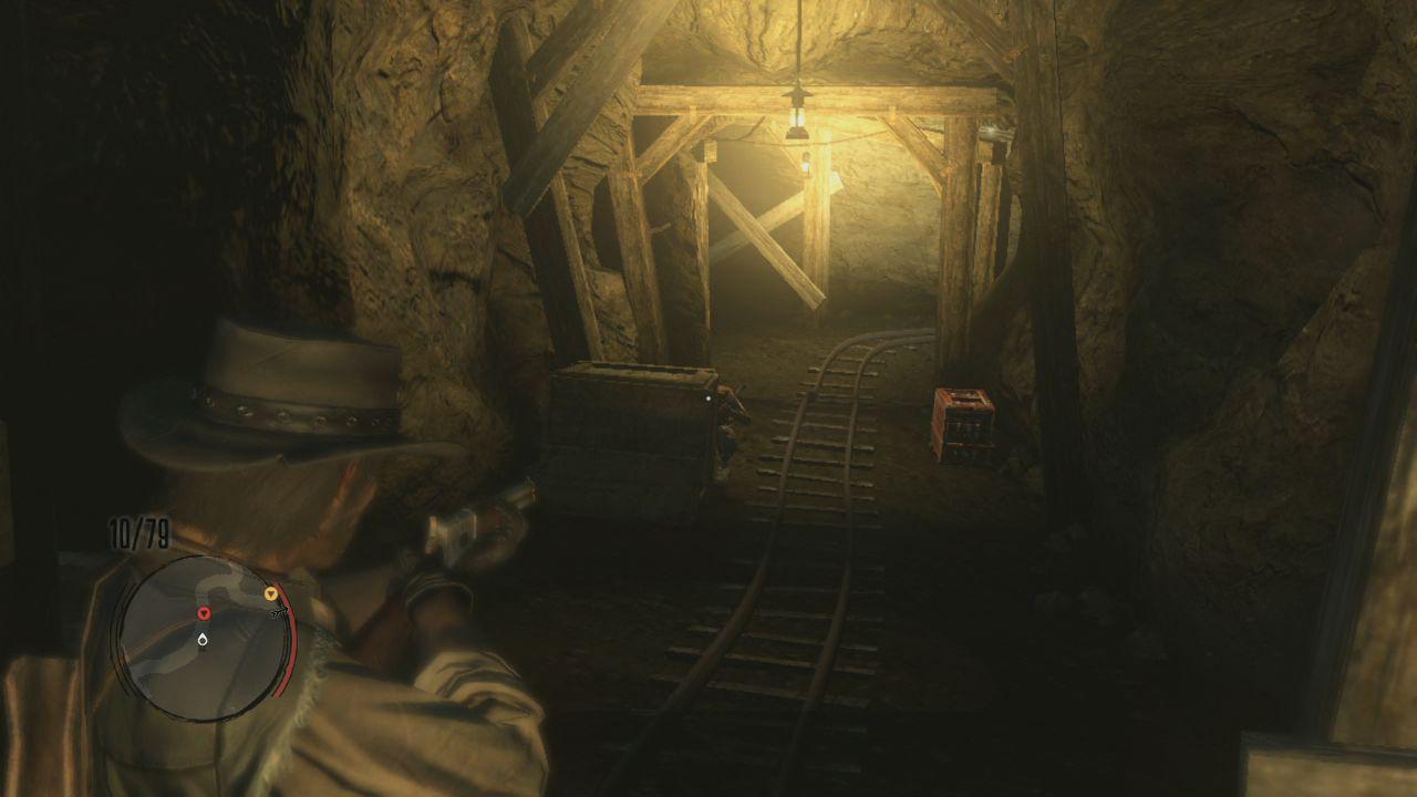 [19/05/2010] Im Inneren der Mine trefft ihr auf vereinzelte Minenarbeiter, die euch an den Kragen wollen. Oftmals verstecken sie sich auch hinter Kisten oder Fässern. Obwohl auf eurer Mini-Karte Abzweigungen zu erkennen sind, verläuft der Weg im Inneren stets linear.