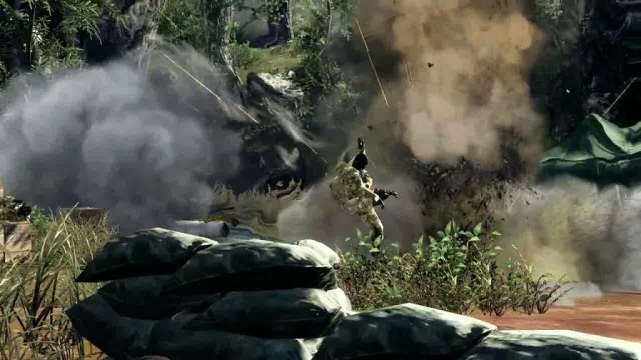 [20/05/2010] Wie zuvor schon in Call of Duty: World at War (dt.) scheinen die Mannen von Treyarch auch in Call of Duty: Black Ops wieder auf brutal inszenierte Gefechte zu setzen. In der hier gezeigten Aufnahme wird einem Soldat inmitten einer Explosion kurzerhand ein Bein abgerissen. Was Die USK dazu wohl sagen wird?
