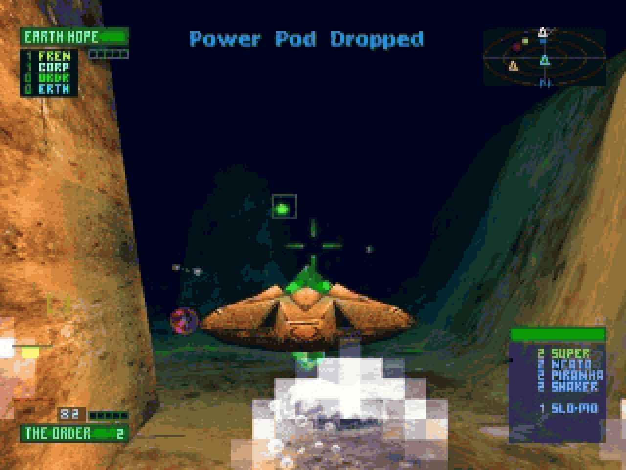 [07/06/2010] Critical Depth, 1997Critical Depth ist im Grunde nicht viel mehr als ein Twisted Metal-Klon. Der Spieler wählt zu Beginn zwischen verschiedenen U-Boot-ähnlichen Vehikeln und versucht in verschiedenen Arenen die feindlich gesinnten Kontrahenten zu vernichten. Simpel, aber irgendwie kurzweilig durch unterhaltsam. 