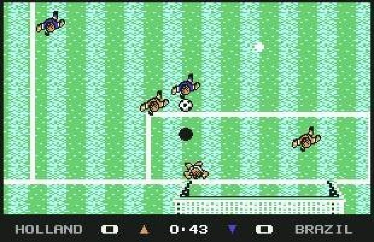 [10/06/2010] Microprose Soccer, C64, 1988. Ein absoluter Klassiker. Die völlig unrealistischen Bananenflanken sind zum Kult geworden. Das erste Fußballspiel aus der Vogelperspektive zeigte bereits erste Ansätze von Kombinationsspiel und avancierte zum Verkaufsschlager.