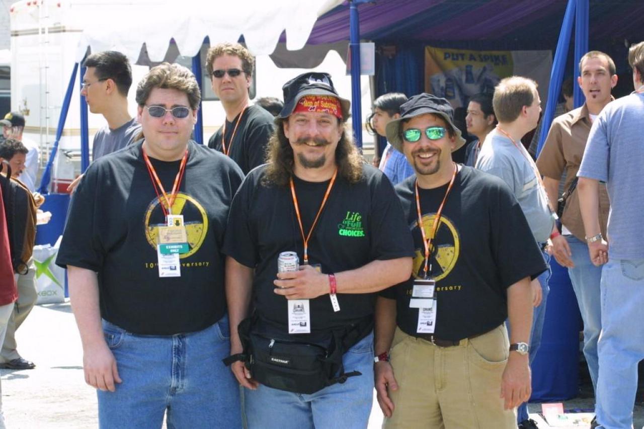 [06/09/2010] George Broussard (links) und Scott Miller (rechts) während einer Messe. Zum Zeitpunkt des Fotos war man noch voller Enthusiasmus.
