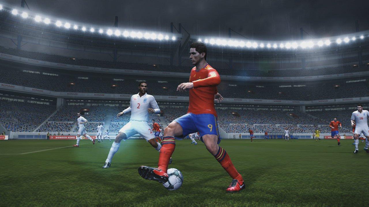 [28/09/2010] Pro Evolution Soccer 2011 - Daten-DLC - Konami bietet aktualisierte Teams für die Vereine, Trikot-Updates, lizenzierte Sportausrüstung und mehr. Die Erweiterung ist kostenlos und lässt sich über den integrierten Konami-Downloader beziehen.