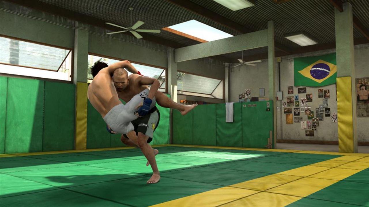 [25/10/2010] Ein etwas kurioser Grund für ein Verbot traf EA Sports MMA. In Dänemark wurde der Titel aus den Regalen genommen, da im Spiel Werbung für Energy Drinks gemacht wird.