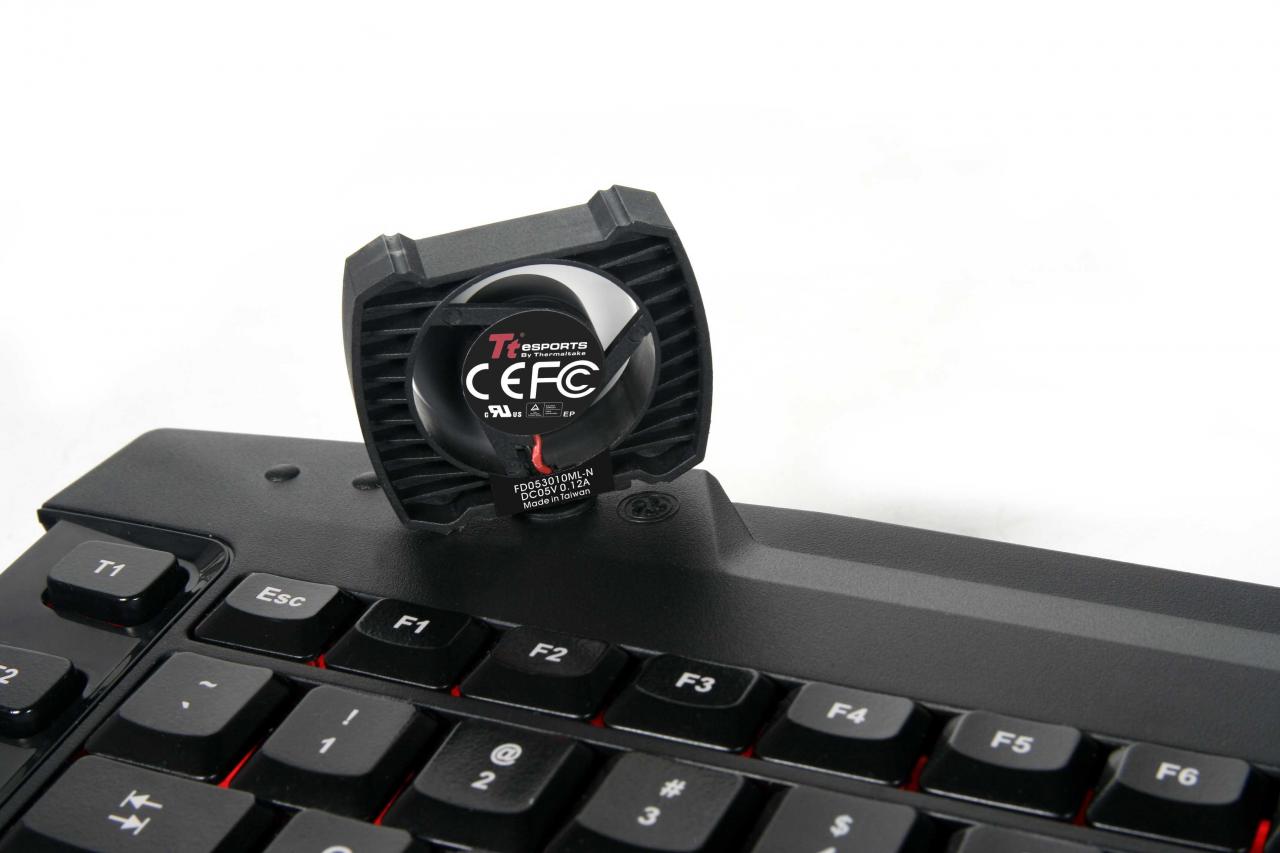 [26/10/2010] Nettes Gadget bei einigen Tt eSPORTS-Modellen: ein Lüfter für heiße Zockerabende